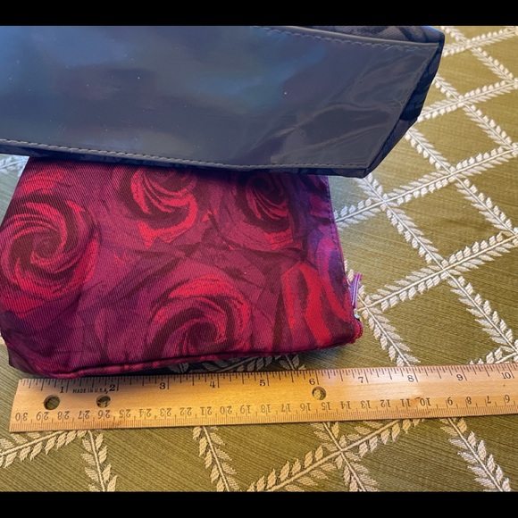 2 Lancôme Cosmetic Bags - Picture 9 of 10